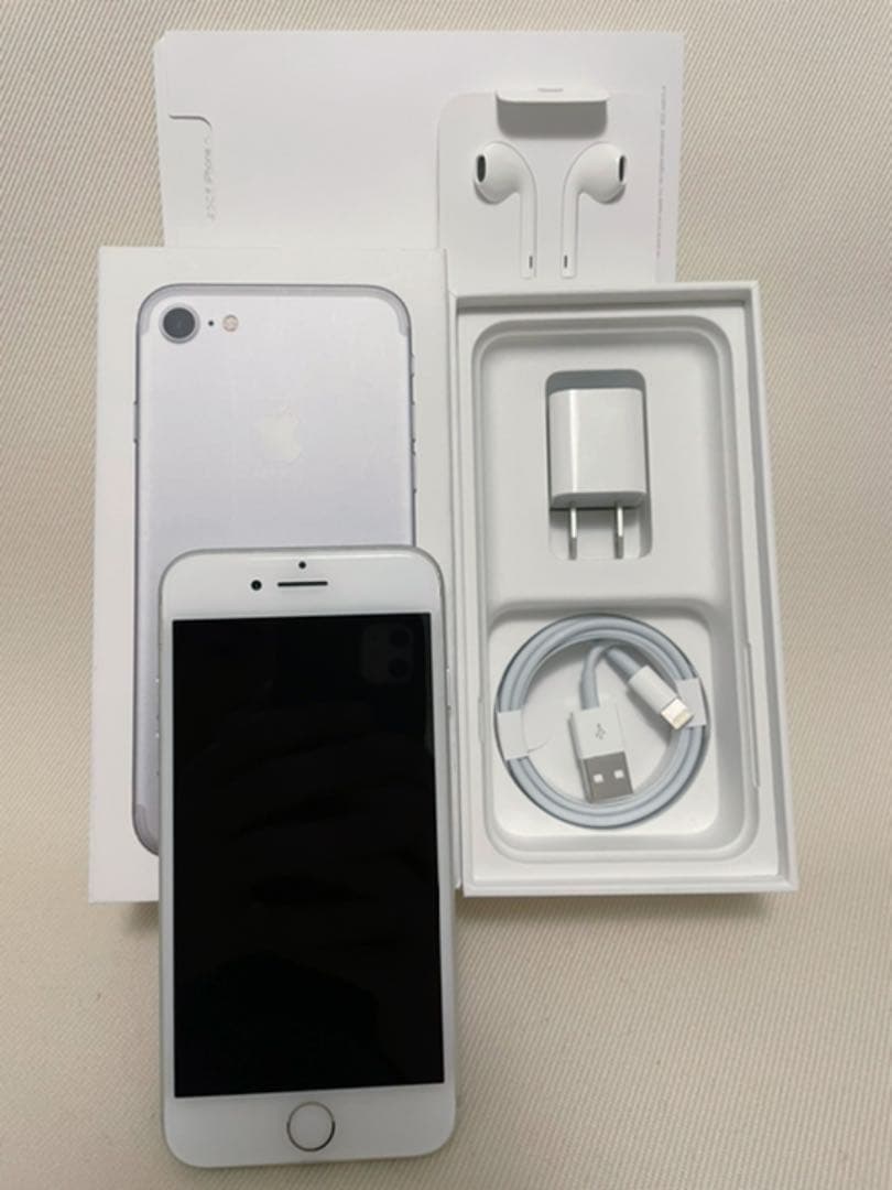 iPhone 7 Silver 128 GB simフリー