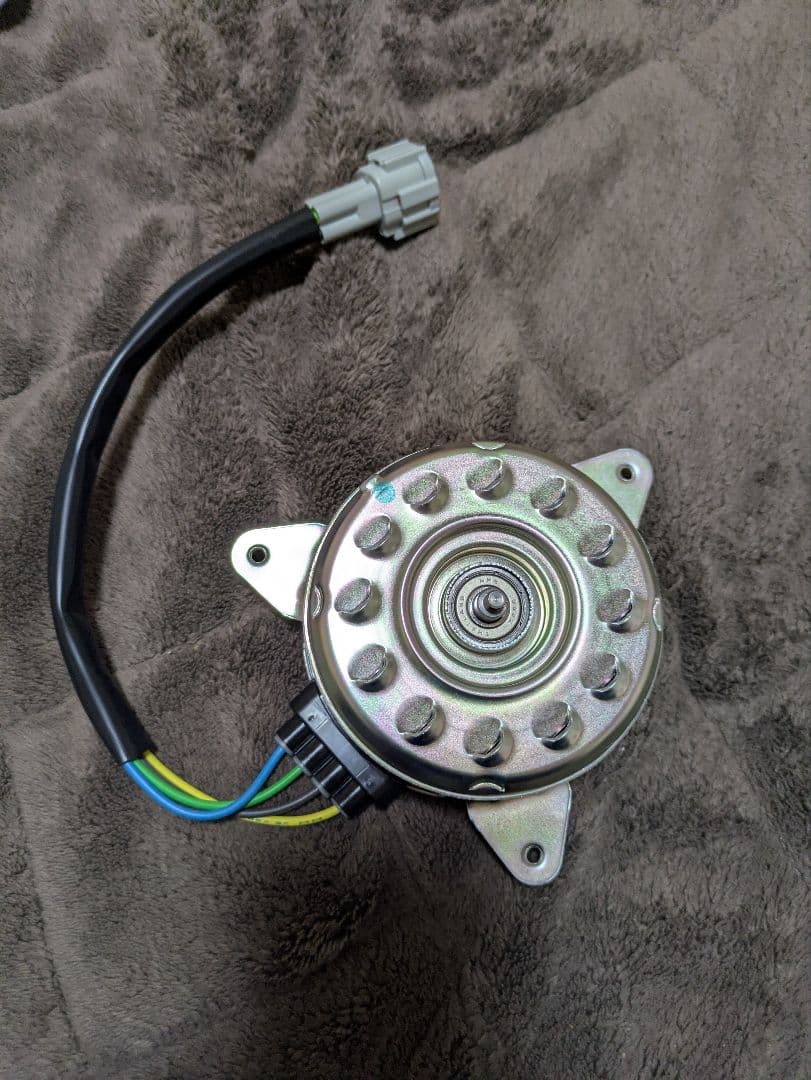 日産セレナ　電動ファンモーター　新品未使用品　GFC27