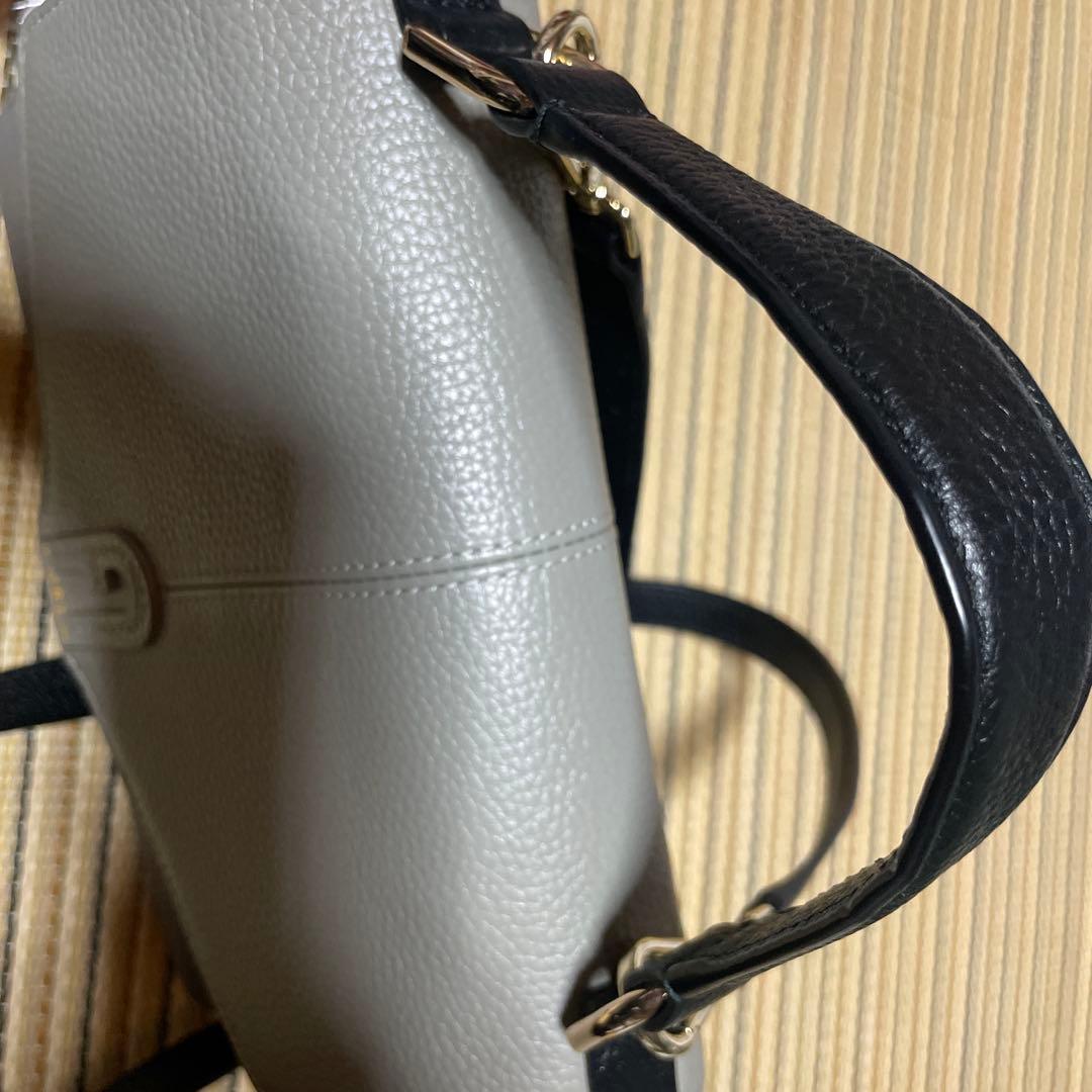 フルラ ショルダーバッグ ダフネ レザー アーチロゴ