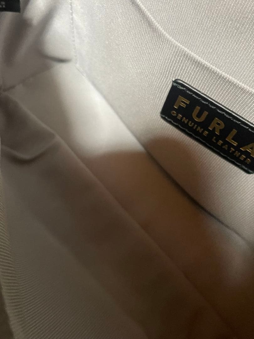 フルラ ショルダーバッグ ダフネ レザー アーチロゴ