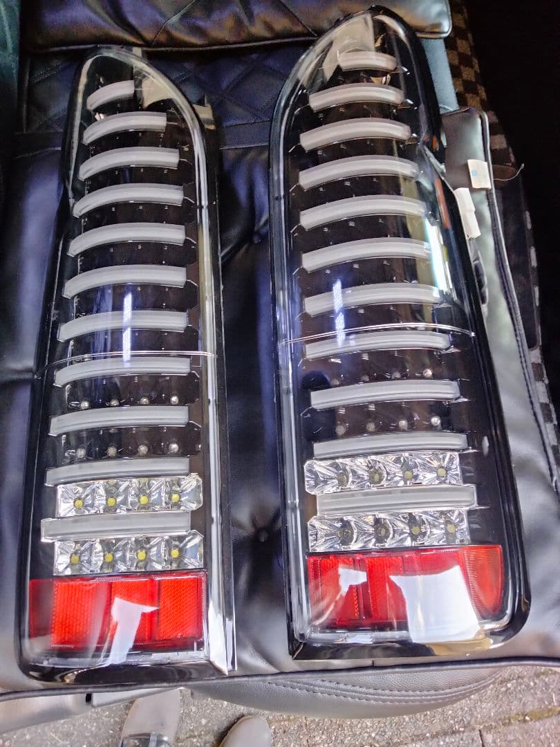 美品ハイエースレジアスエースLEDテールインナーブラックチューブテール 車検OK ハイエース テールランプ テールライト レジアスエース 200系 LED