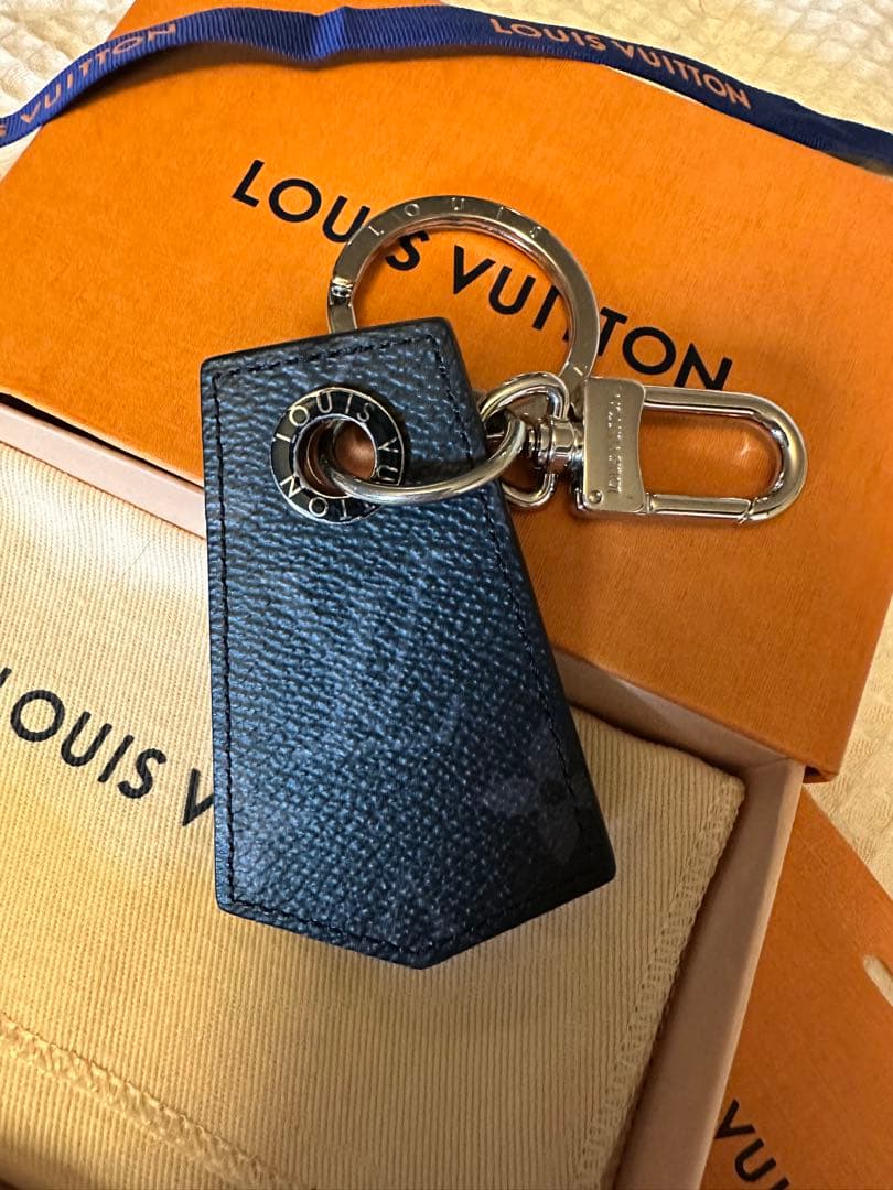 LOUIS VUITTON レザー キーホルダー値下げ交渉可 Louis Vuitton レザーキーホルダー グレー - メルカリ