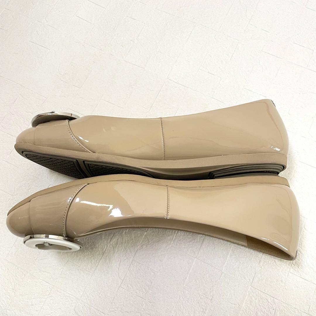 asics GIRO☆エナメルバックルフラットシューズ＊23cmベージュ - メルカリ