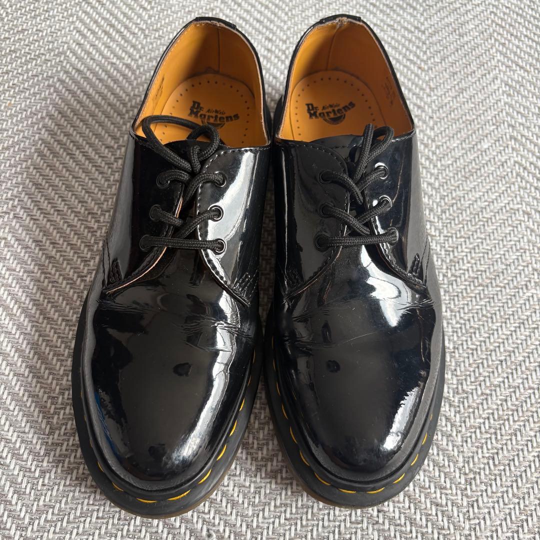 Dr. Martens 黒エナメルドレスシューズ