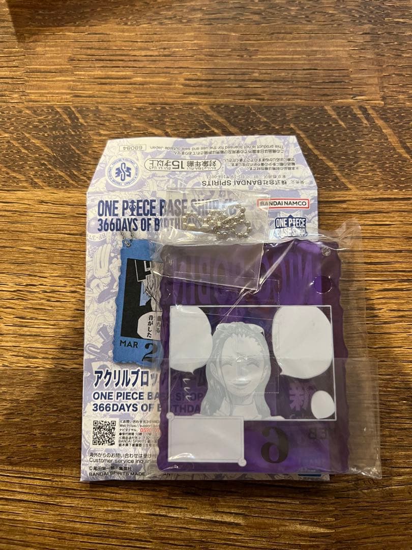 アクリルブロックチャーム ロビン - メルカリ