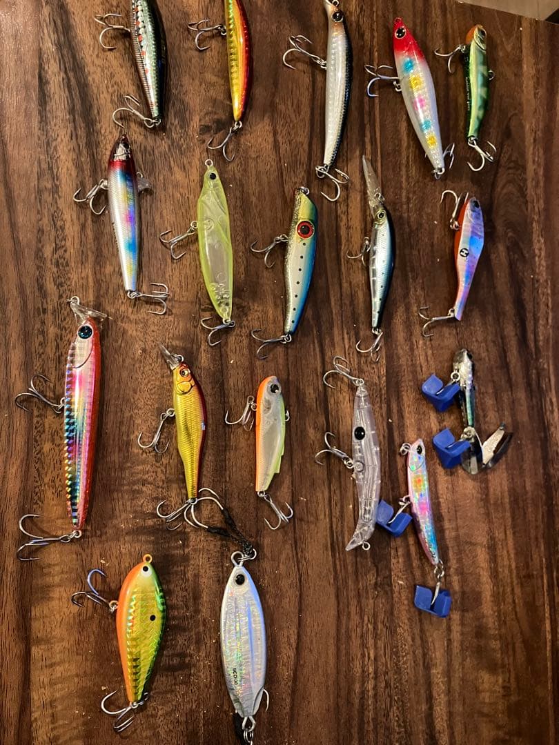シーバスルアーまとめ売り（ルアーケース付き） Megabass - シーバスルアーセット 23点 ケース付きの通販 by 01's shop