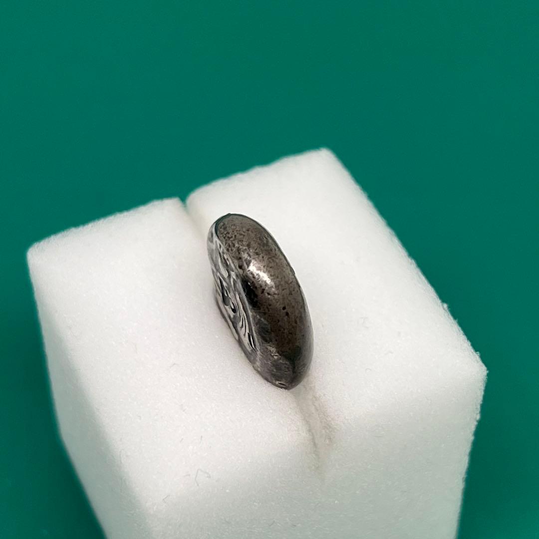 慶長豆板銀（一部大黒）約8.57g No.2133 - メルカリ