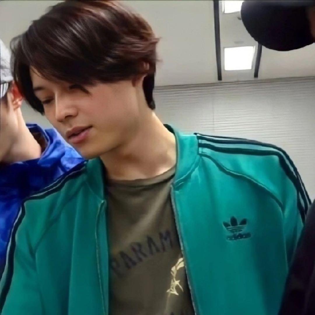 松村北斗着用モデル】 アディダス トラックジャケット グリーン s 希少