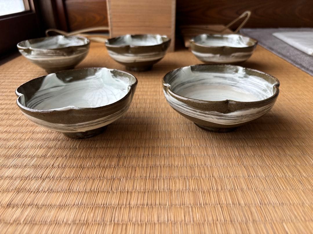 小林東五 『刷毛目輪花 小鉢』五客 木箱付き 對州窯 玄 - メルカリ