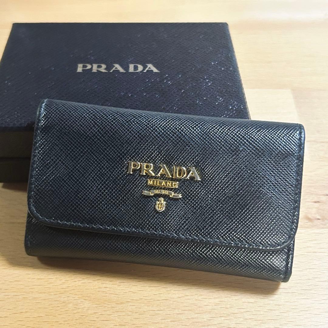 PRADA ブラック レザー キーケース - メルカリ