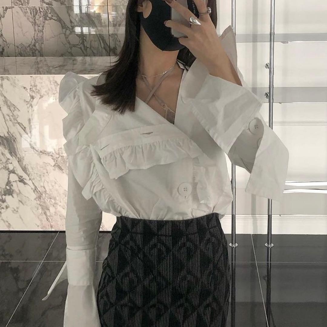 MELT THE LADY ボタンフリルブラウス - メルカリ