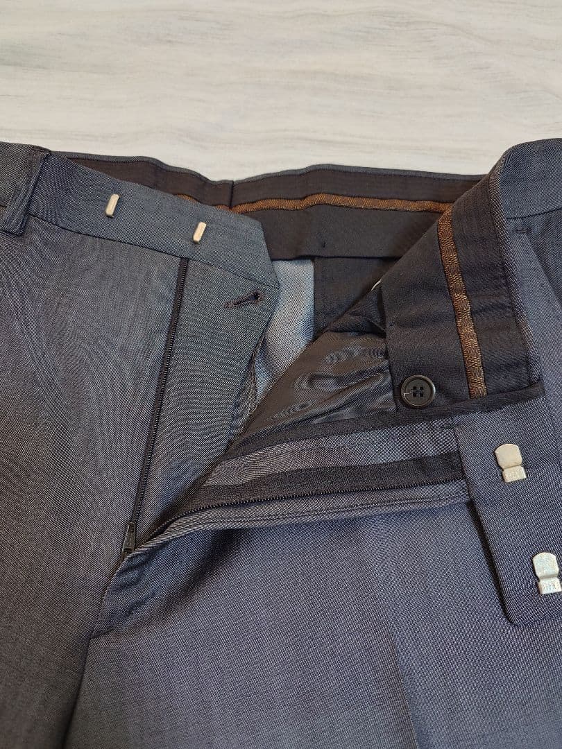 新品 LOUIS VUITTON 52 スーツ上下 ダークグレーシングル - メルカリ