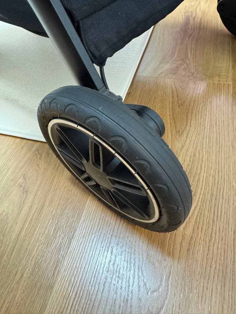 nuna TRIV next ベビーカー ヌナ トリヴネクスト　キャビア（黒）