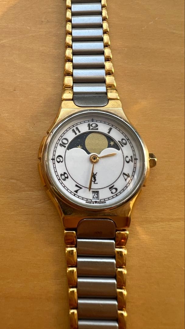 電池交換済・稼働品】イヴサンローラン ムーンフェイズ クォー - メルカリ