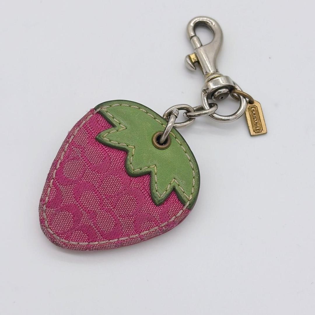 COACH コーチ シグネチャー ストロベリーチャーム いちご キーホルダー