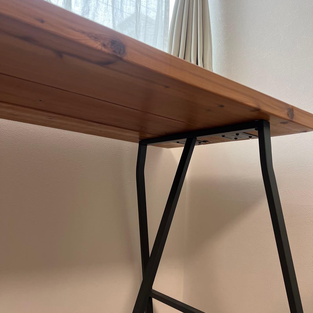 ナチュラルウッドの木製デスク