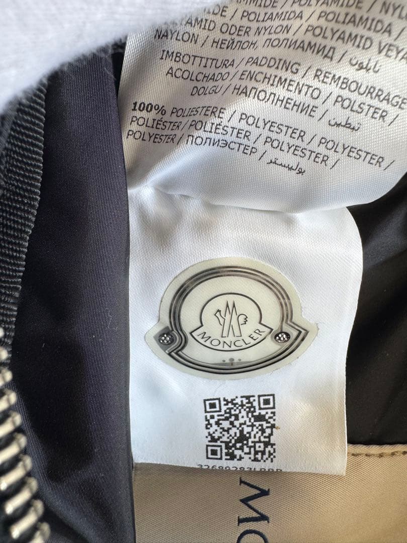 美品！MONCLER ポーチ