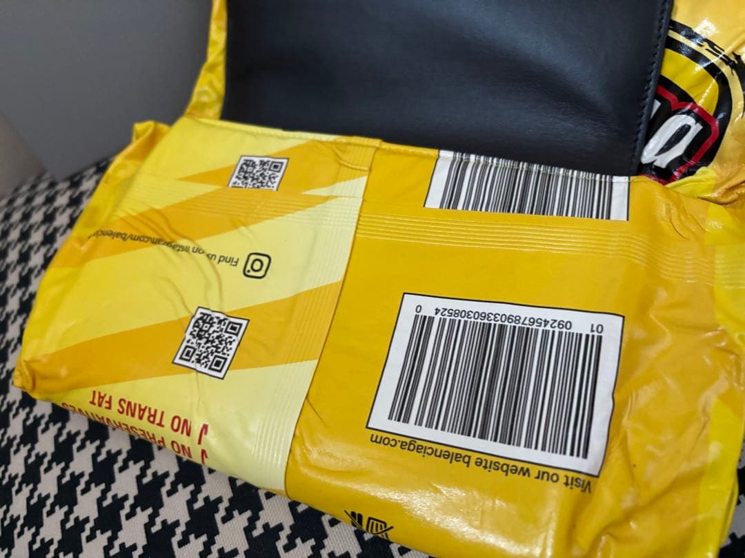 BALENCIAGA チップス クラッチウォレット グロッシーカーフスキン