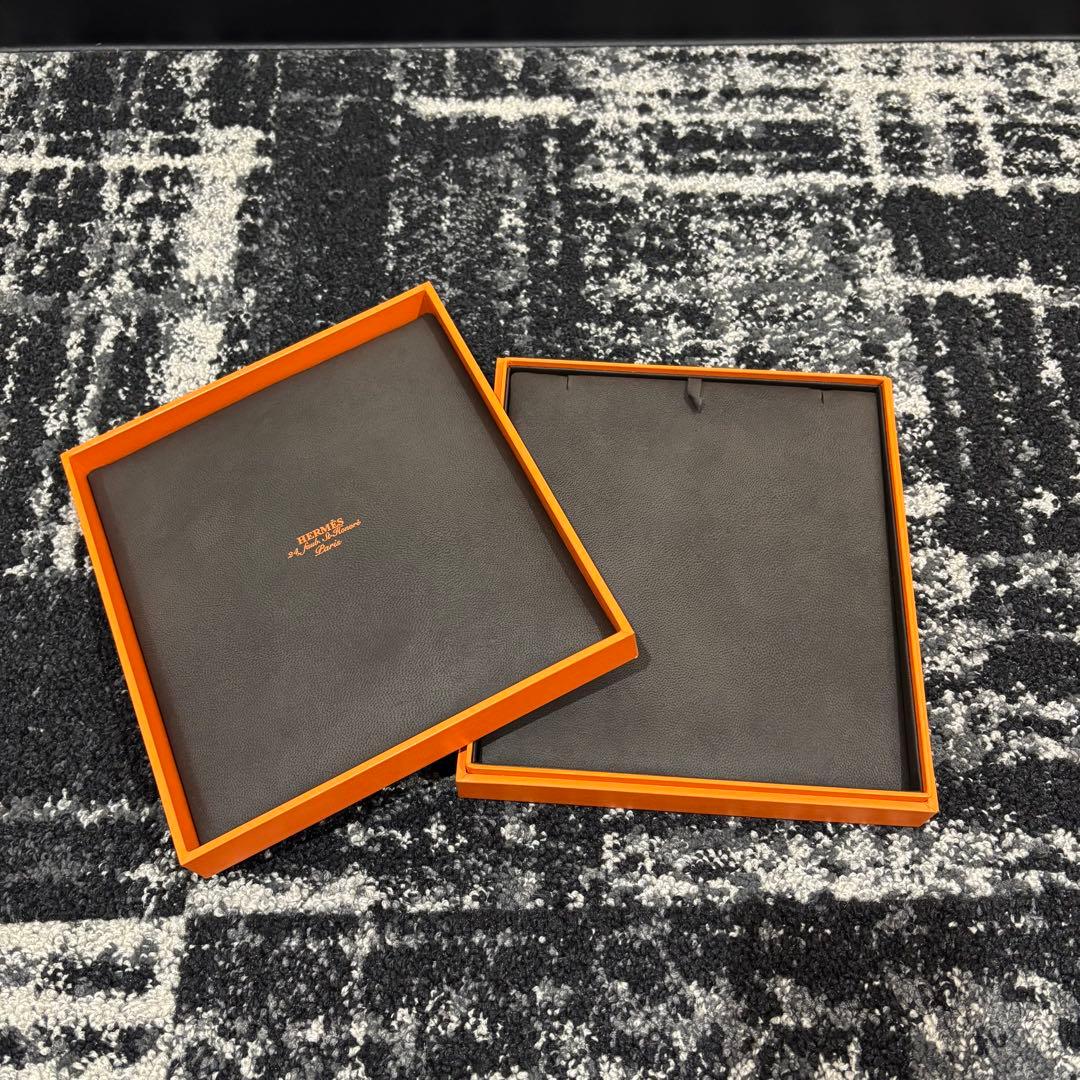 emiliy　55 HERMES エルメス オレンジ 空箱 正規品 HERMES エルメスの空箱です 3種類とリボン1本 オマケの小箱です リング