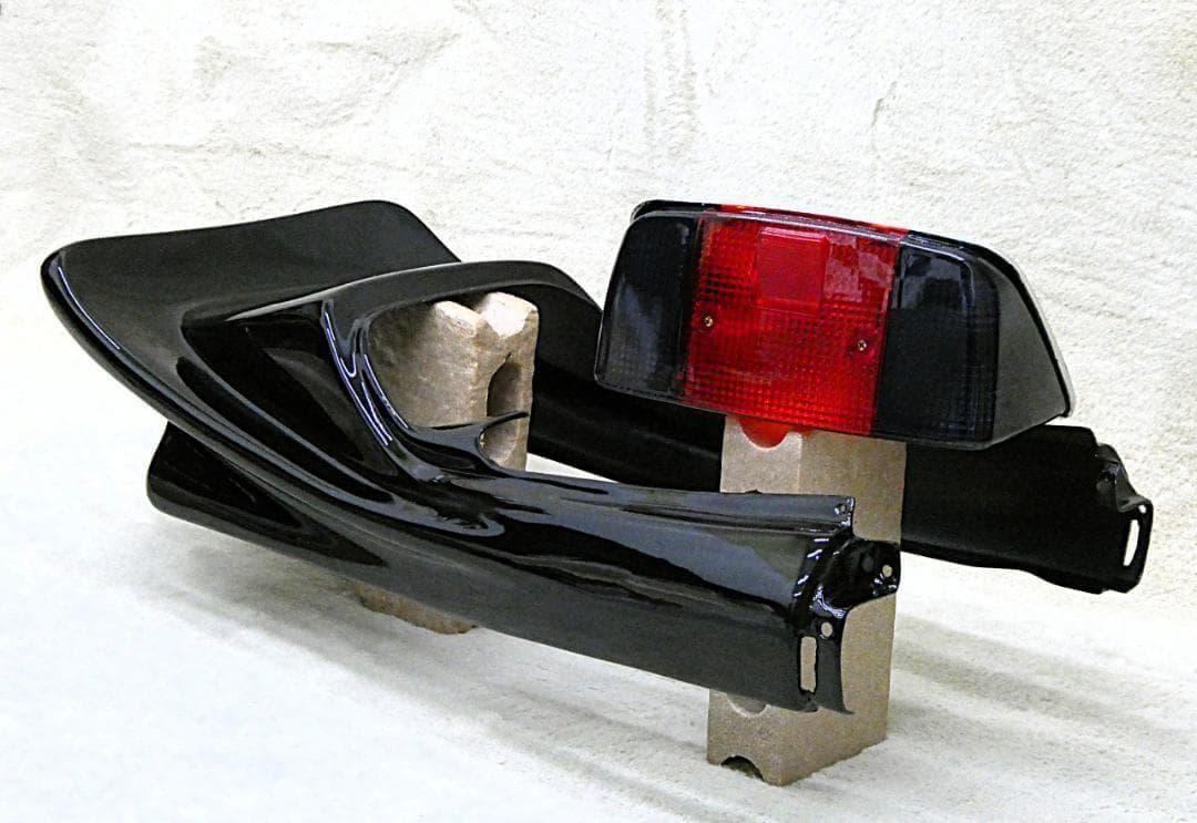 ジェイド250 CBX変身 テールカウル ブラック×テールランプ 黒赤 - メルカリ