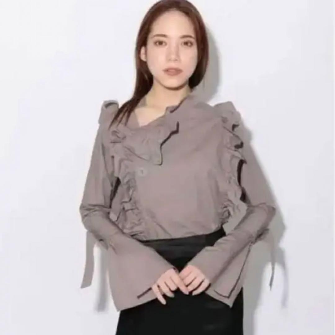 melt the lady THEREDTHREAD ボタンフリルブラウス - メルカリ