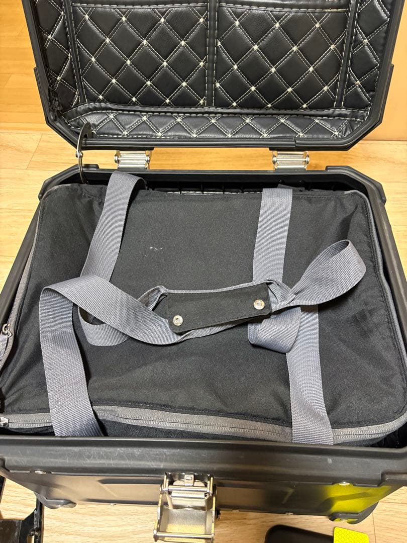 バイク用リアボックス55ℓ、サーモスクーラーバック付き