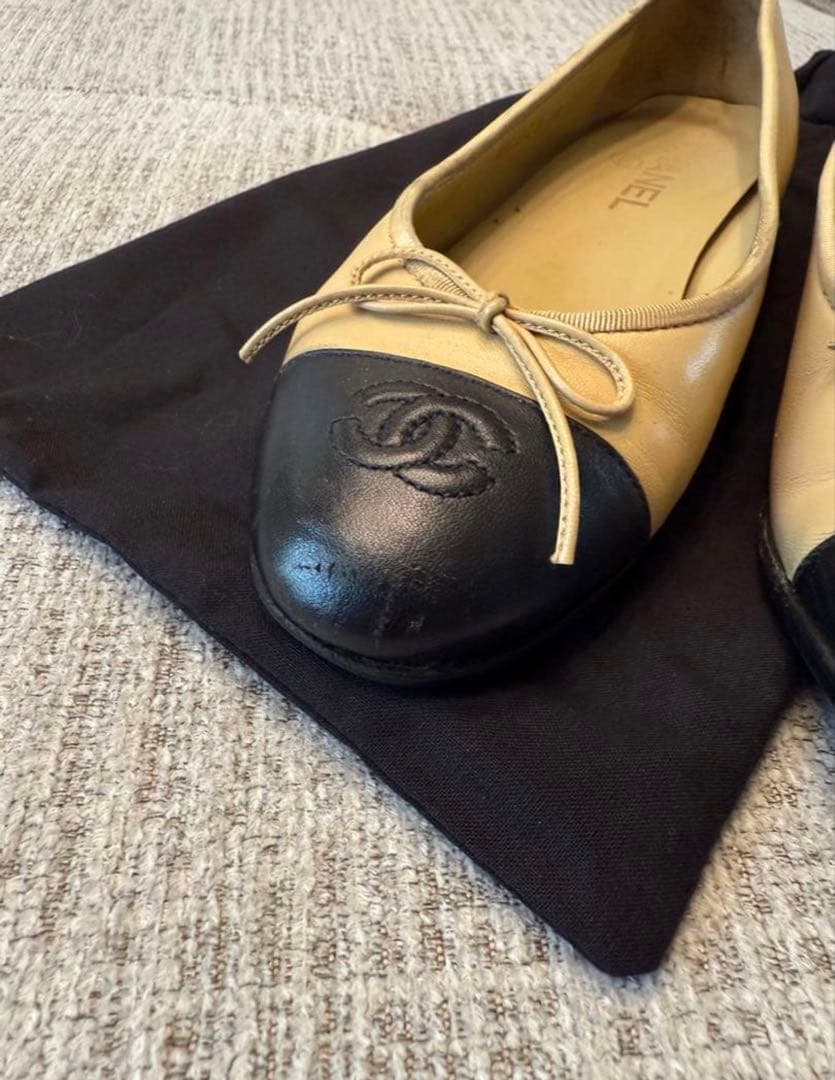 CHANEL フラットシューズ ベージュ/ブラック 保存袋付き37 - メルカリ