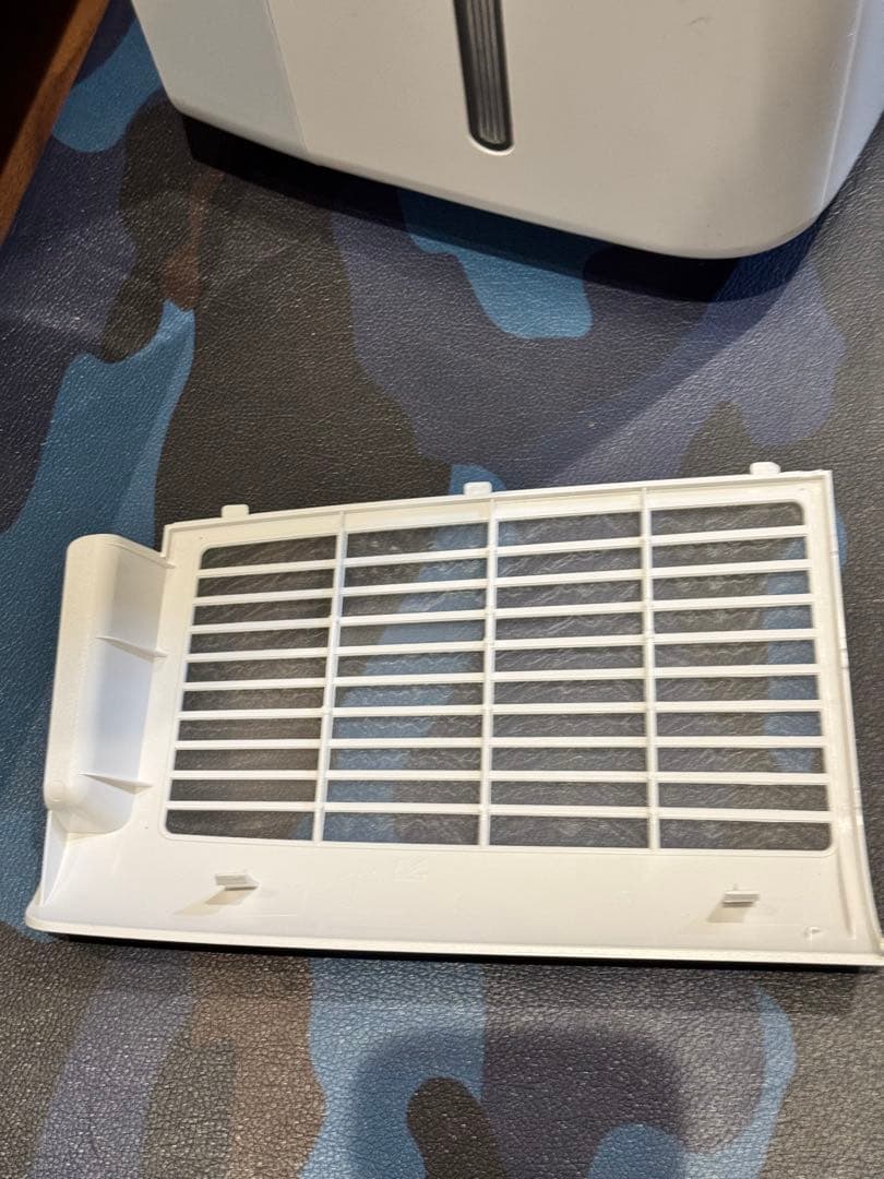 SHARP 冷風　衣類乾燥除湿機　CM-R100-W