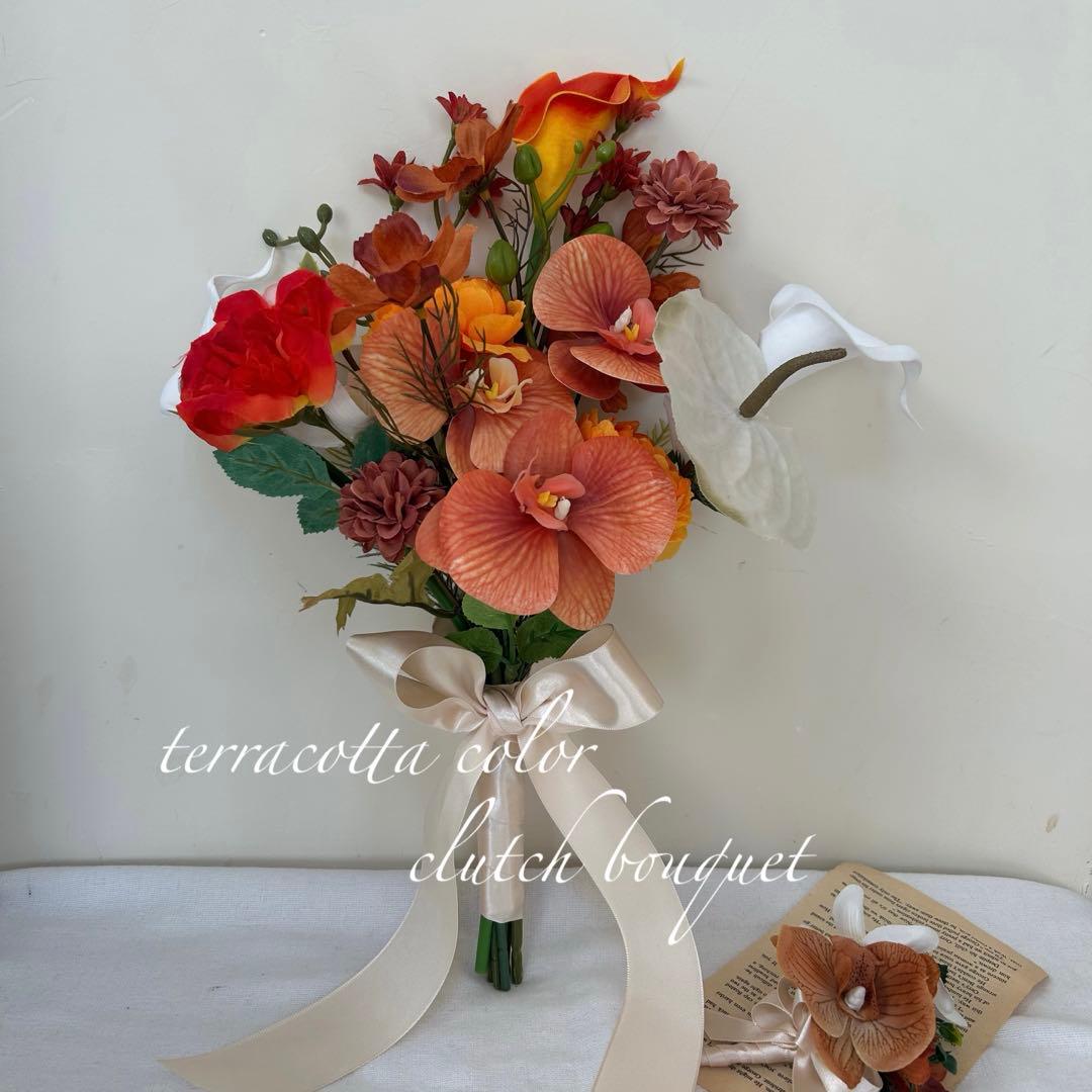 テラコッタカラー♡胡蝶蘭♡オレンジ＆ホワイト♡クラッチブーケ