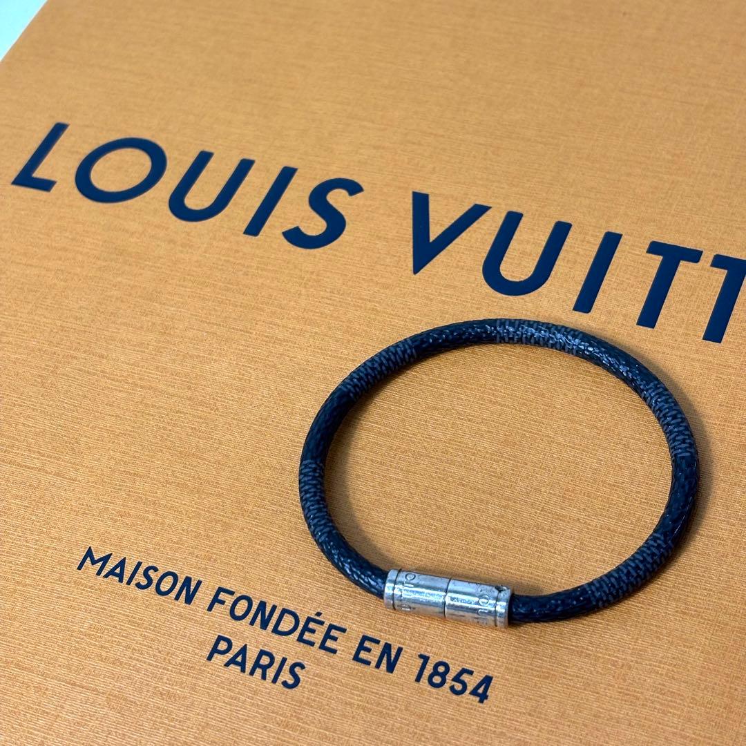 ルイヴィトン ダミエ グラフィット ブレスレット キープイット ブレスレット・キープ イット ダミエ・グラフィット｜ルイ・ヴィトン