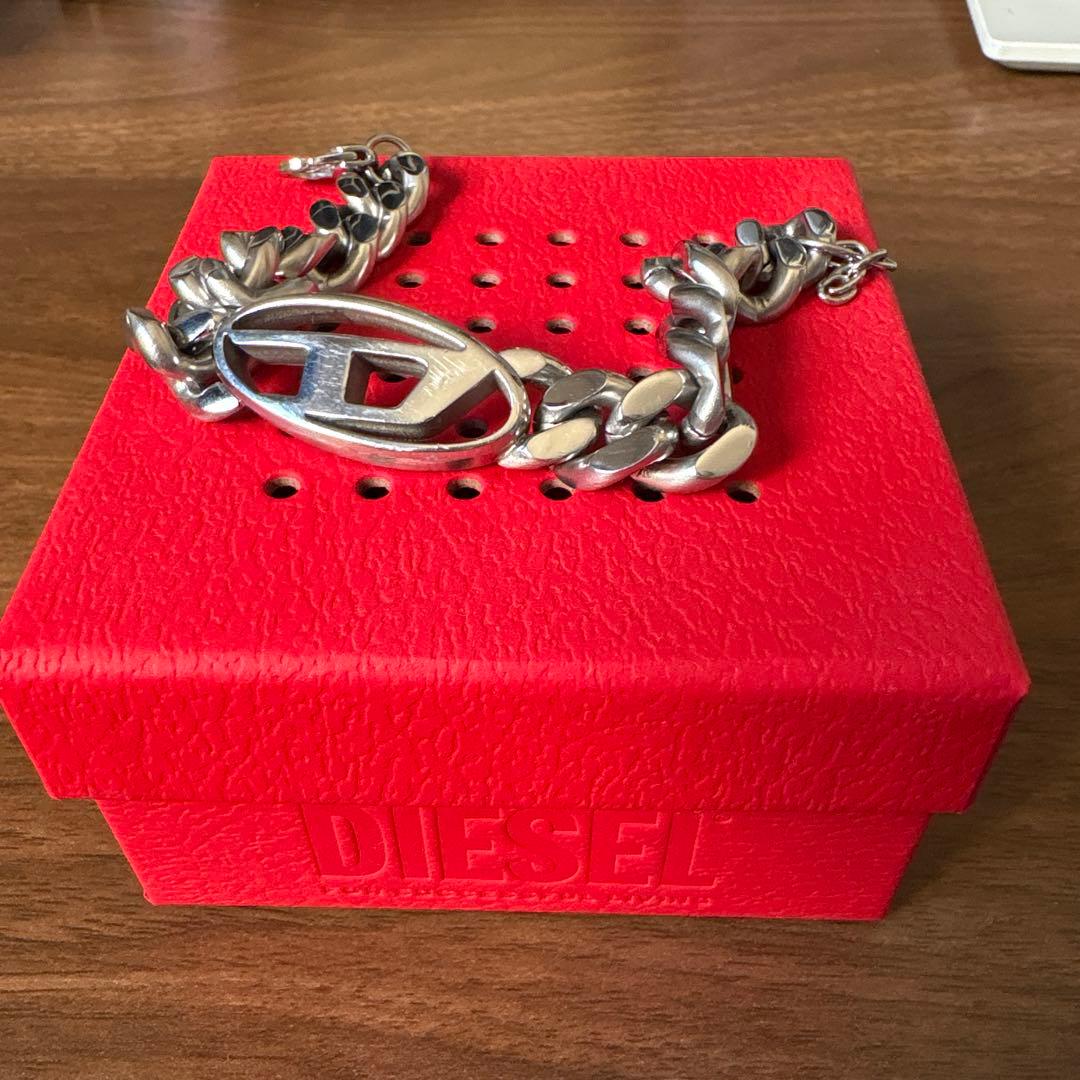 DIESEL シルバーブレスレット 専用ボックス付き 値下げ中‼️ DIESEL（ディーゼル） 並行輸入 ブレスレット スチール DX1473040ユニ
