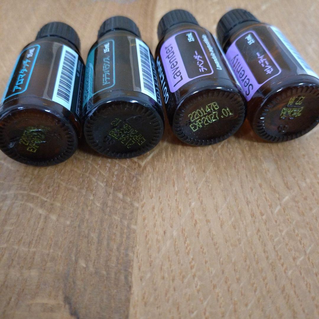 エッセンシャルオイル18種開封済、クラリカームロールオン開封済