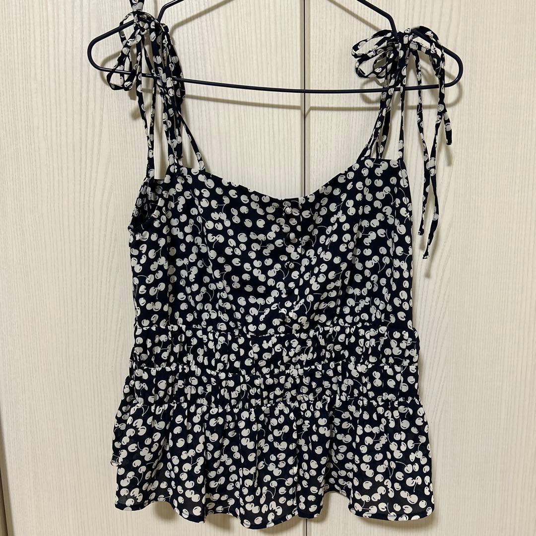 Herlipto Cherry Pattern Strap Top - メルカリ