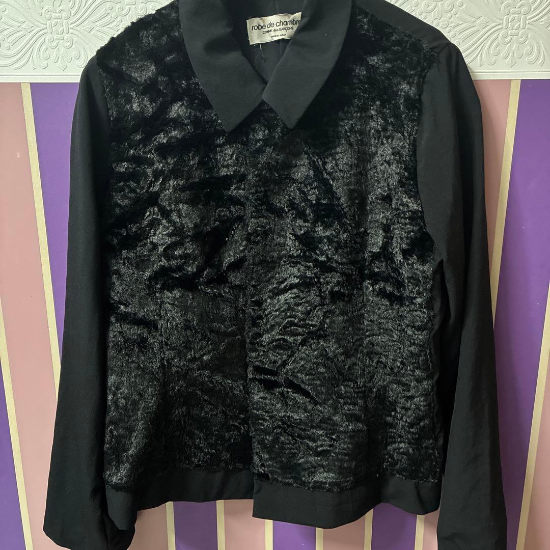 robe de chambre 黒ファー風ジャケット どこのですかDM💌が殺到しておりますファージャケットはZARA🎵 小花柄