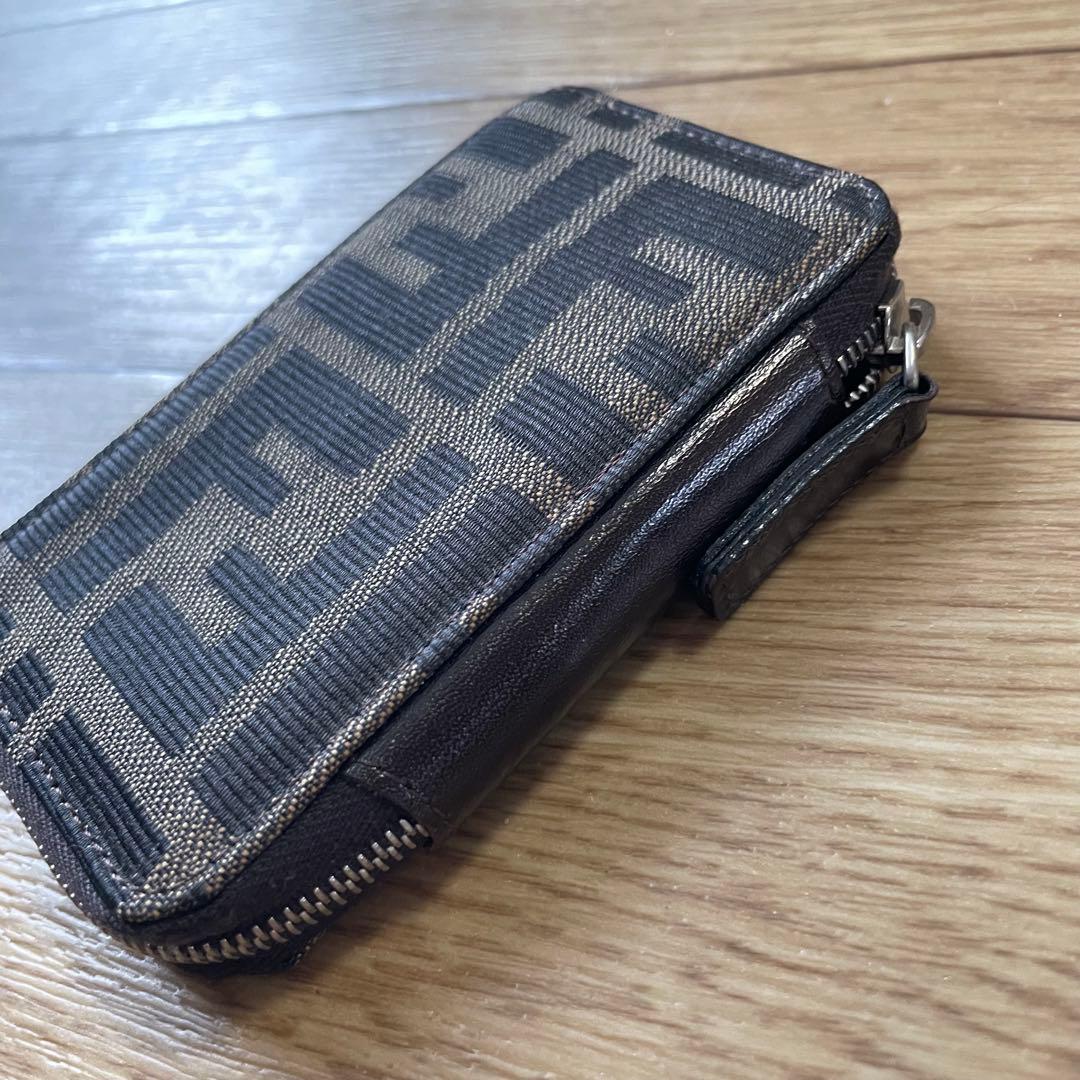 【人気】FENDI フェンディ ズッカ柄 6連キーケース ラウンドファスナー