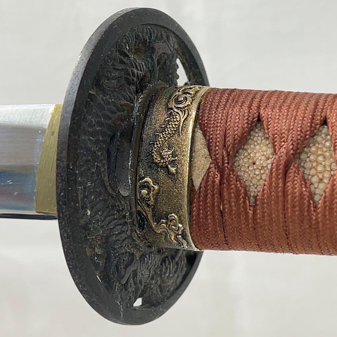 模造刀】太刀 樋入り 全長102センチ 龍鍔 茶ツイシュ 鞘 互の目