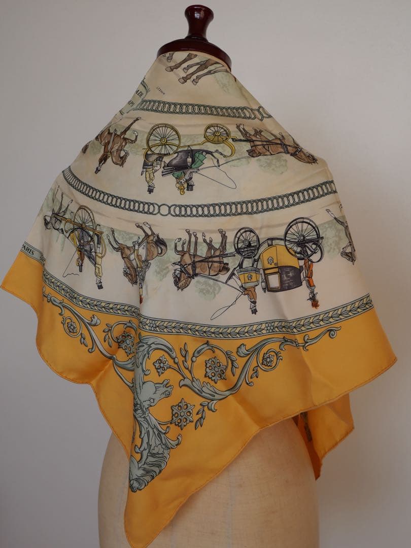 HERMÈSエルメス　ロンシャンへの散歩　カレ90