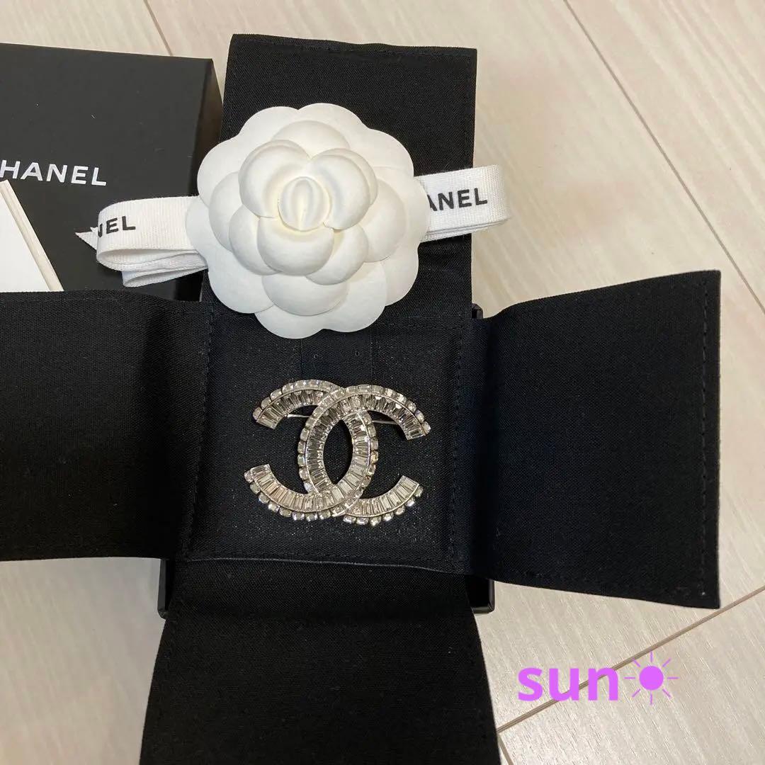 CHANEL キラキラストラス定番ブローチ　新品　2022 aw