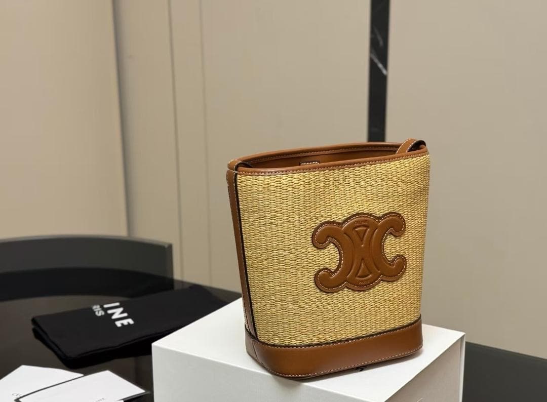 CELINE ロゴ入りストローかごバッグ