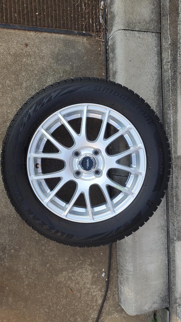 アルミ付きスタッドレスタイヤ バリ山 バラ販売 185/60R15 4穴