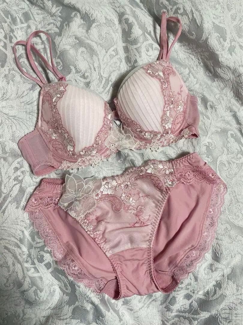 ワコール パルファージュ プッシュアップブラ ブラジャー＆ショーツ