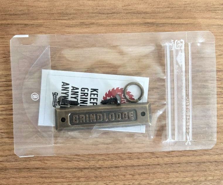 グラインドロッヂ grindlodge 真鍮 プレート キーホルダー - メルカリ