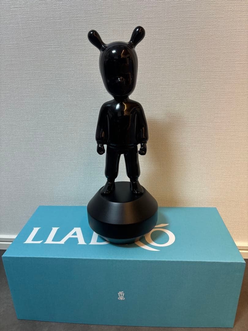 1/25限定値下げ【箱付き】The White Guest 小 LLADRO 黒 The White Guest Figurine. Small Model. | Lladró® USA