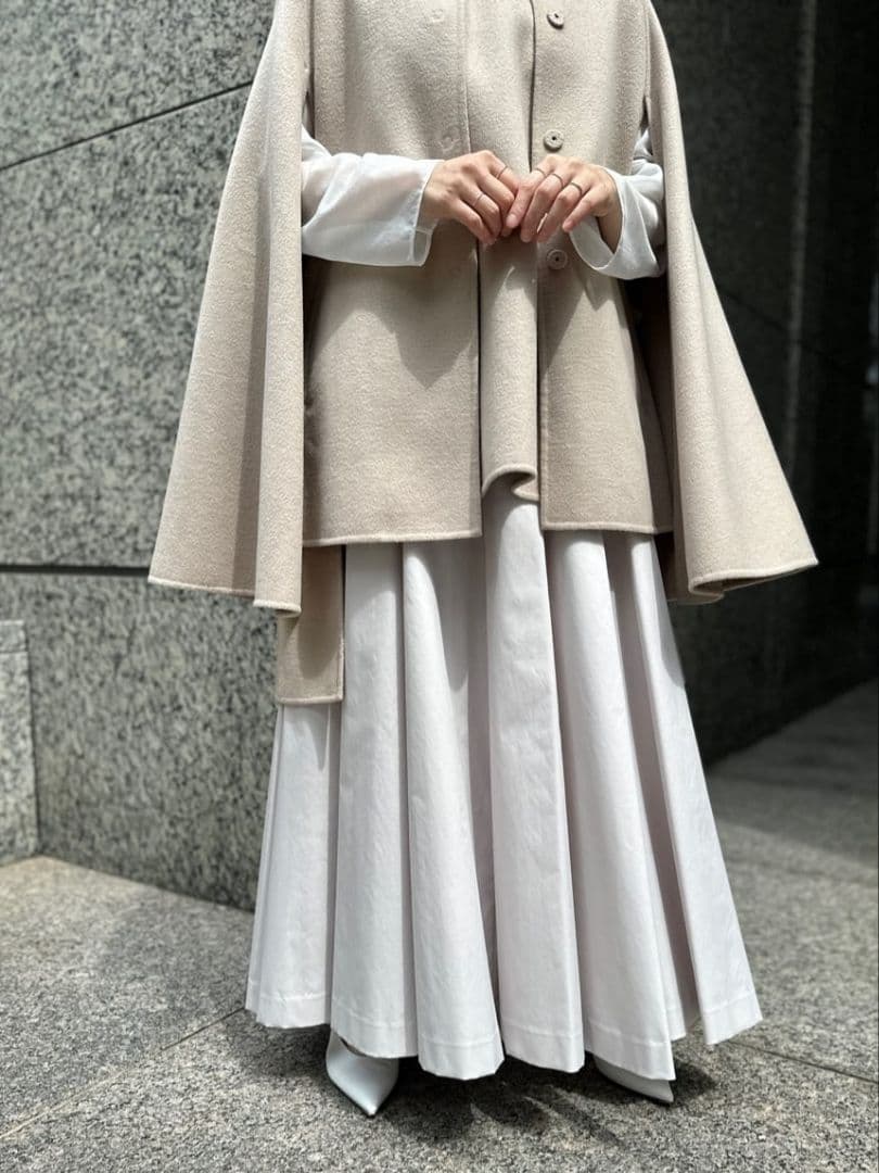 ラック☆ 新品タグ付き LE PHIL ライトリバーケープコート ベージュ