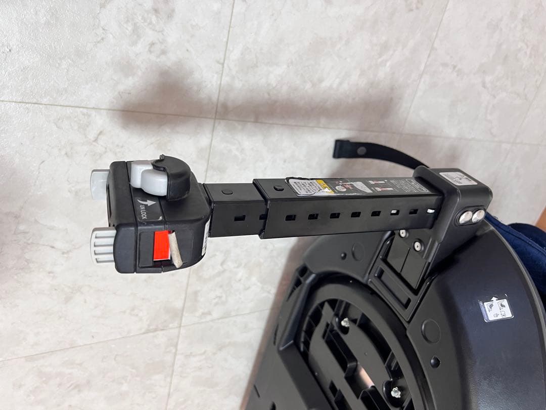 アップリカ フラディアグロウisofix 360° セーフティネイビー