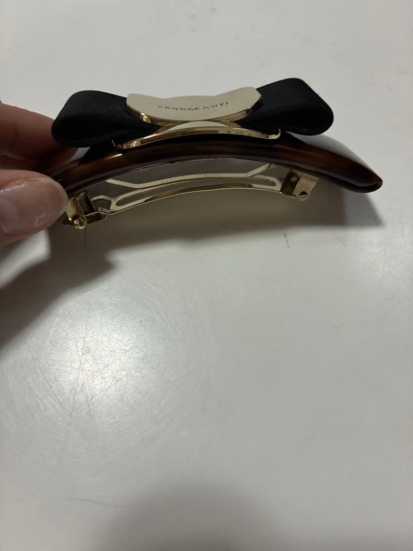 美品】FERRAGAMO ゴールドリボンヘアクリップ