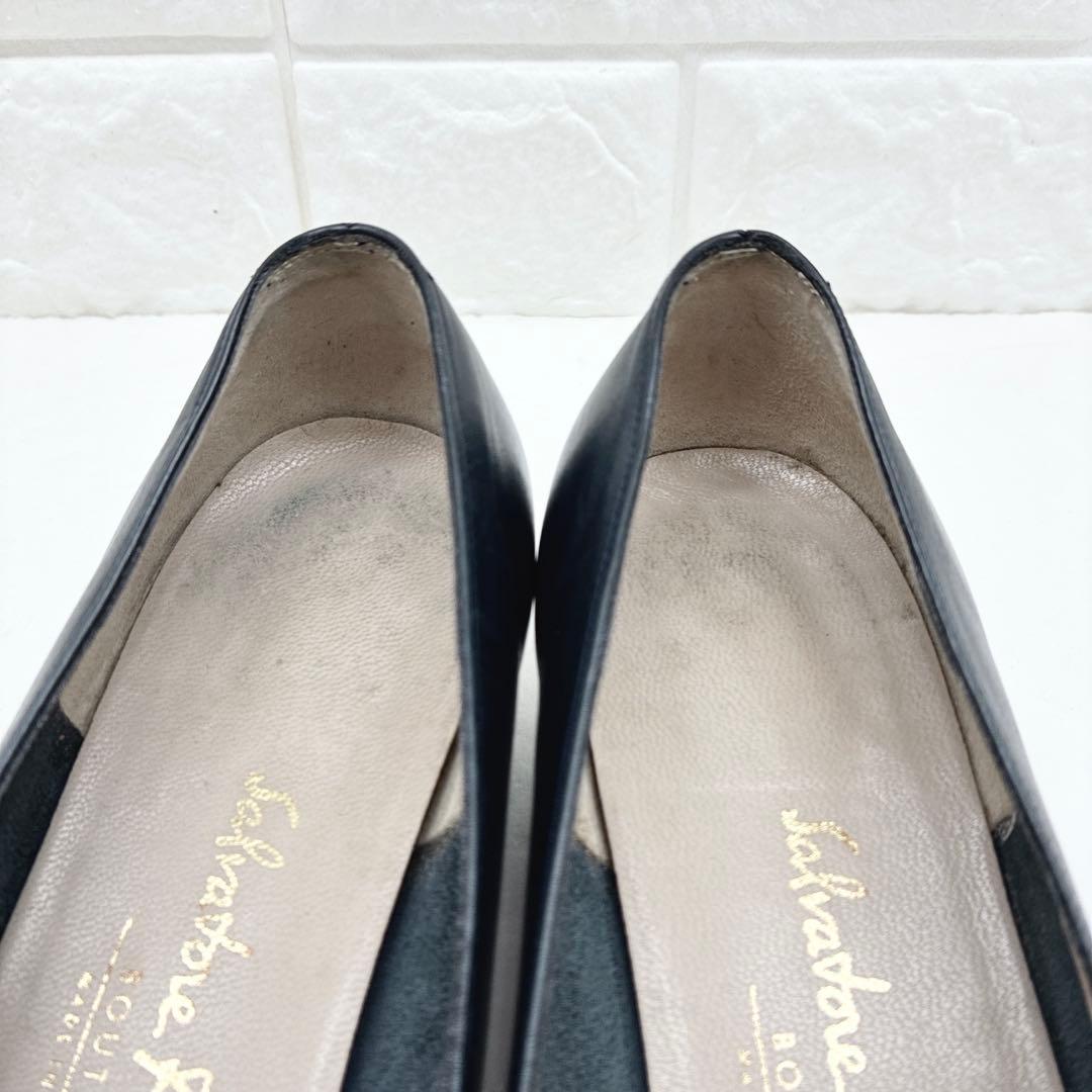 フェラガモ ゴールド金具 ヴァラ リボン パンプス ネイビー 6.5B レザー