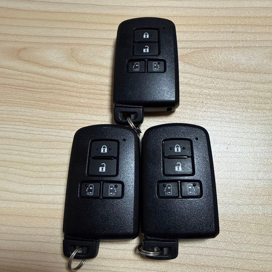 トヨタ純正 ヴォクシー スマートキー (4つボタン) 3個 送料込み - メルカリ