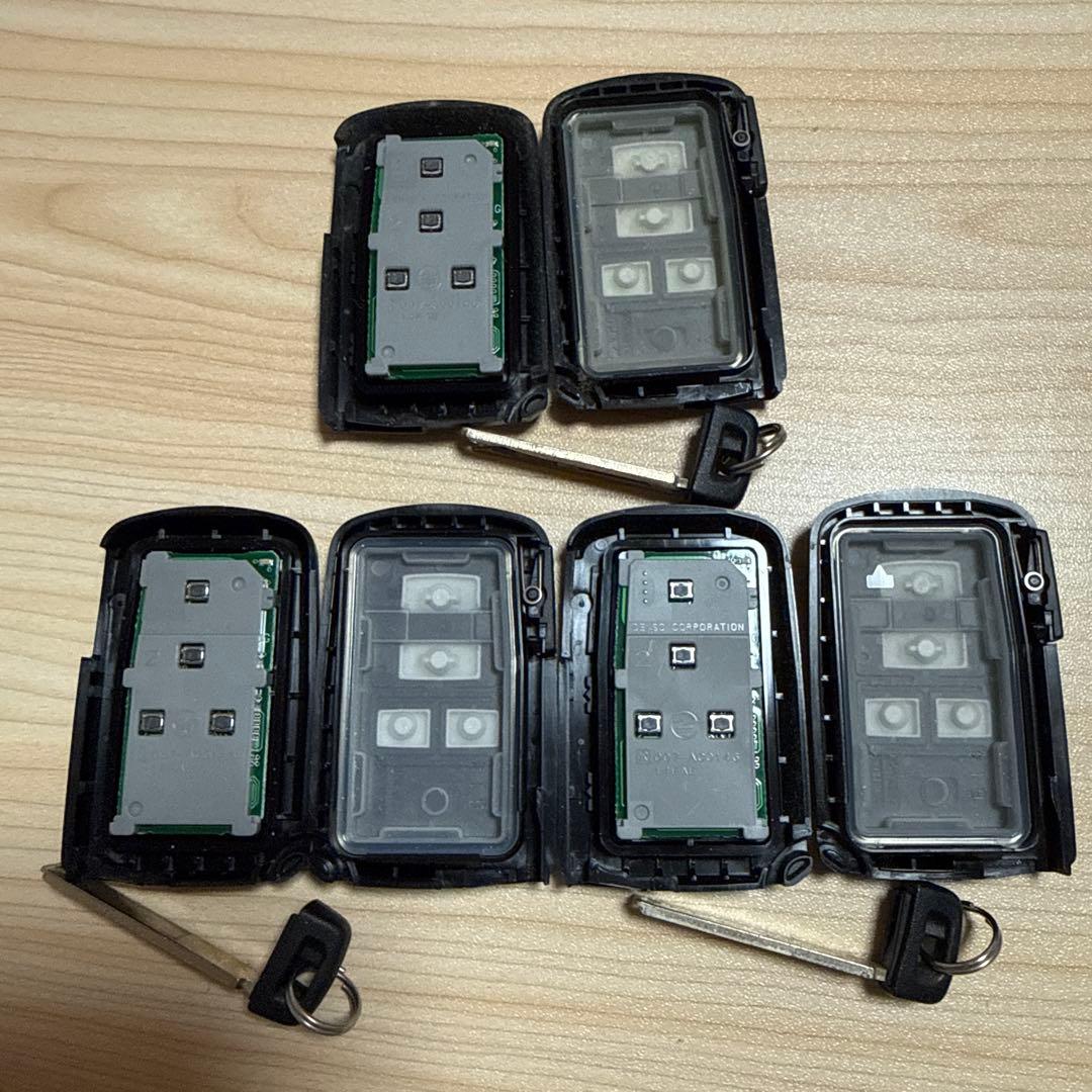 トヨタ純正 ヴォクシー スマートキー (4つボタン) 3個 送料込み - メルカリ