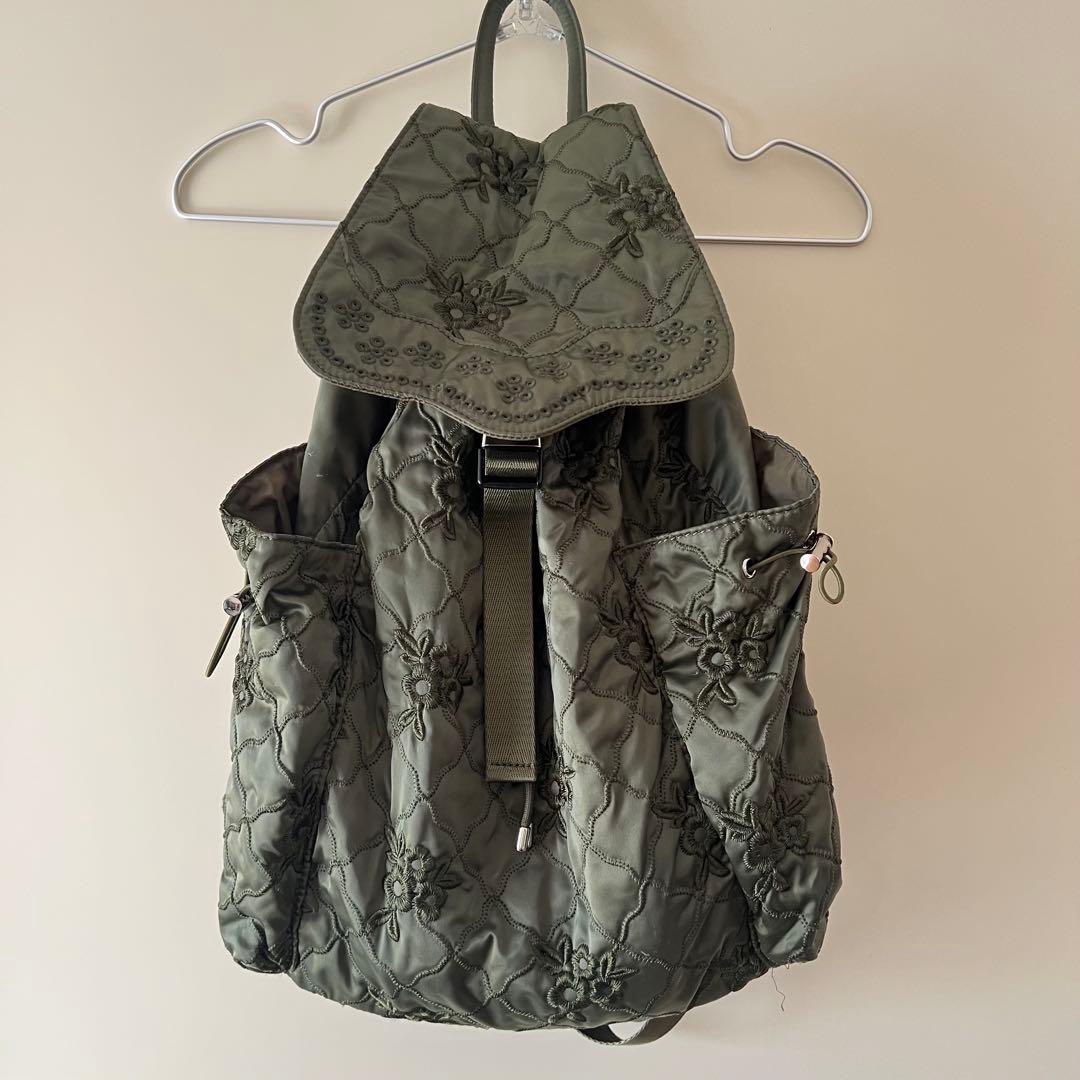 poppy あさぎーにょ 刺繍リュック カーキ バックパック - メルカリ